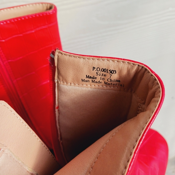 Red textured ankle boots - Picture 6 of 6